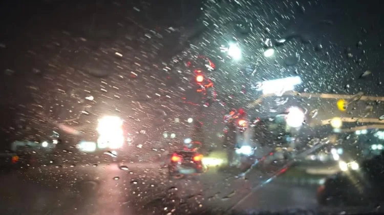 Hujan Deras Disertai Petir Guyur Kota Lhokseumawe Malam Ini
