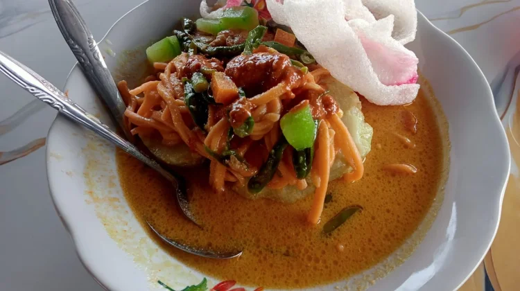 Lontong Jadi Menu Sarapan Favorit, Lezat, Mengenyangkan, dan Kaya Tradisi