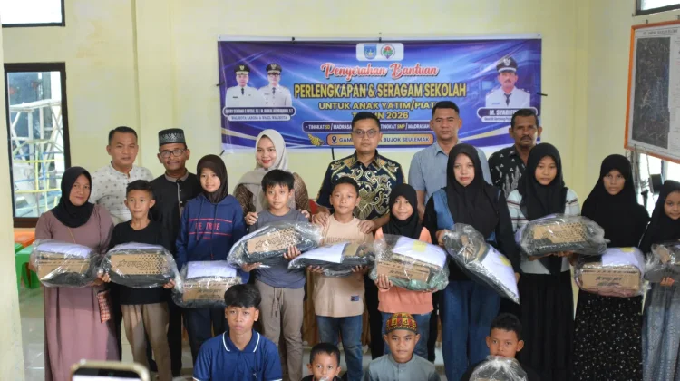 Wali Kota Langsa Serahkan Perlengkapan Sekolah Anak Yatim