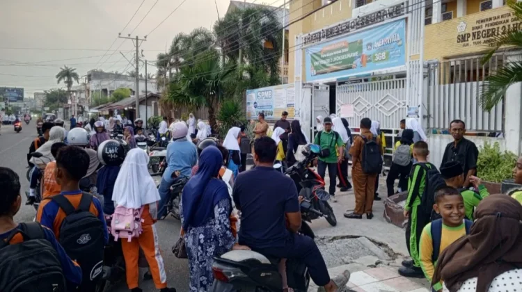 Hari Pertama Sekolah, Sejumlah Ruas Jalan di Lhokseumawe Dipadati Kendaraan