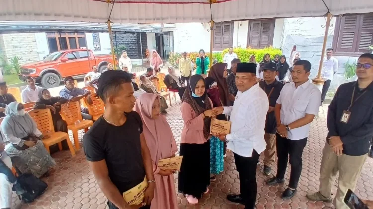 Bupati Bireuen Serah Santunan Kematian dan Luka Berat 32 Korban Banjir