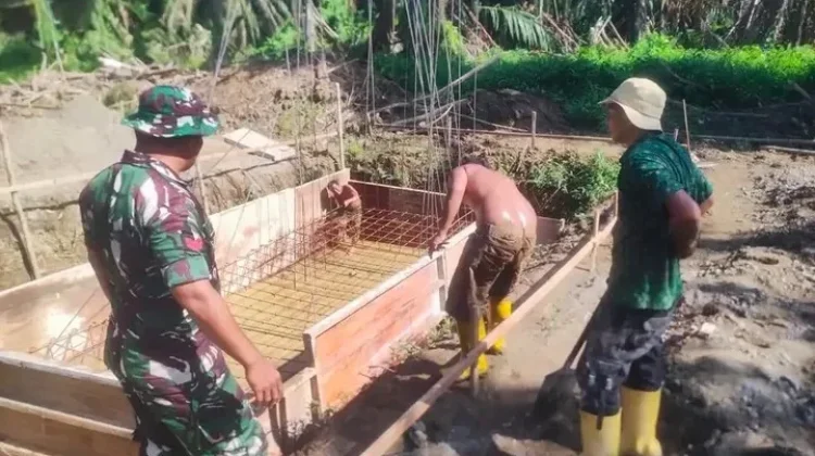 Sinergi TNI-Warga Kian Menyatu dalam Pengerjaan Jembatan Cot Bada