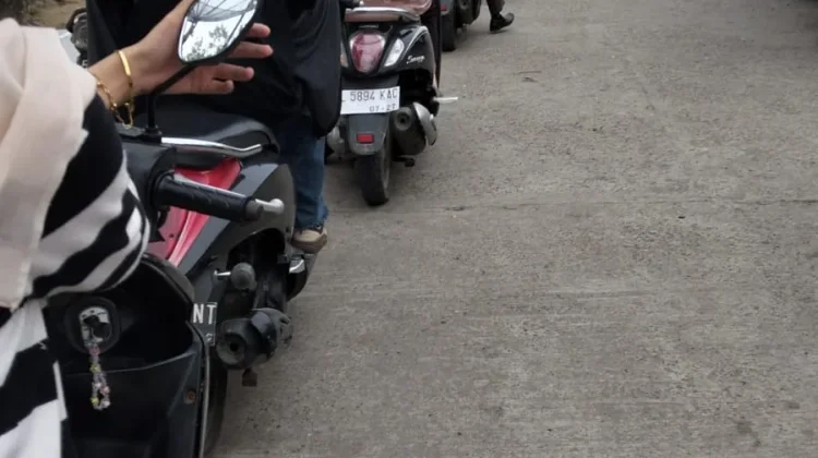 Antrean Pertalite di SPBU Lhokseumawe, Warga Harap Pasokan Ditambah