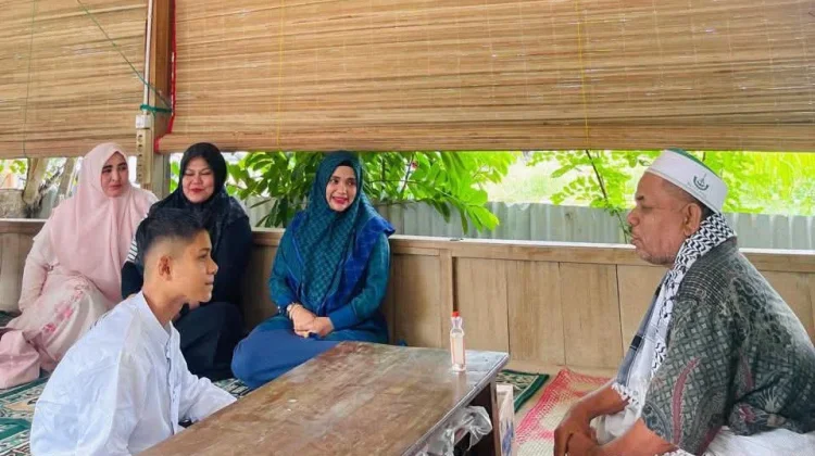 Ketua TP PKK Aceh Timur Dampingi Irfan menuju Dayah AMAL