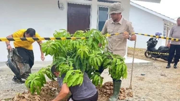 Polres Aceh Tamiang Wujudkan Huntap Hijau Lewat Gerakan Menanam