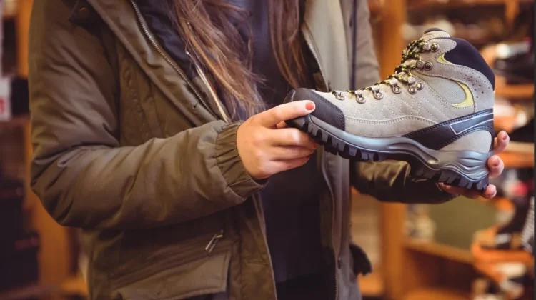 Beli Sepatu di Waktu yang Tepat, Kaki Lebih Nyaman - RRI.co.id