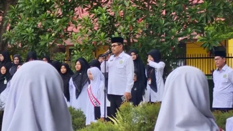 Kakankemenag Pimpin Upacara di MAN 1 Aceh Timur