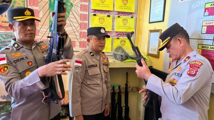 Wakapolres Aceh Timur Periksa Senjata Dinas Jajaran Polsek