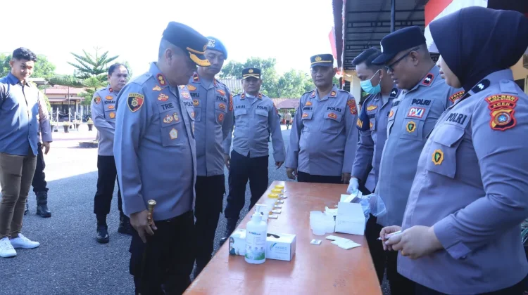 Kapolres Pimpin Tes Urine dan Pemeriksaan Telepon Genggam Personel