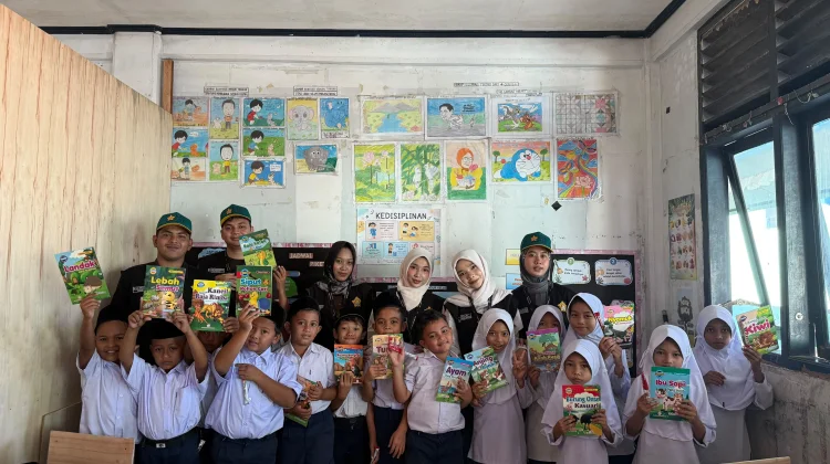Mahasiswa KKN USK Gelar Gerakan Satu Anak Satu Buku di Pidie Jaya