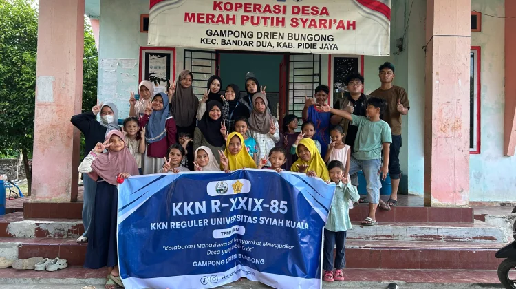 Mahasiswa KKN USK Sulap Sampah Jadi Lampion Kreatif