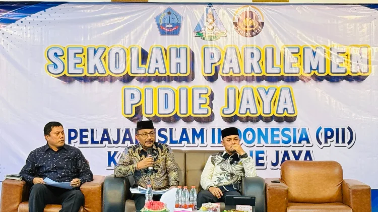 Isi Kuliah Umum PII, Haji Uma Bedah Tema ‘Aceh Emas atau Aceh Cemas’