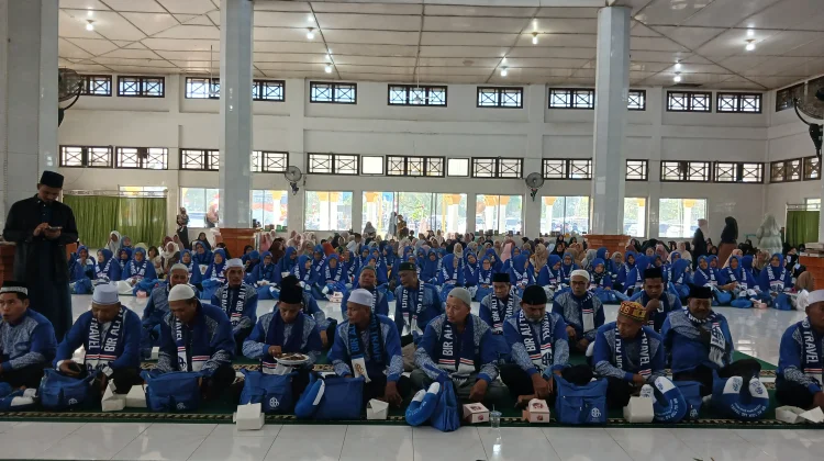 Bir Ali Tour and Travel Berangkatkan 100 Jamaah Umrah Kloter 65 dari Cot Girek
