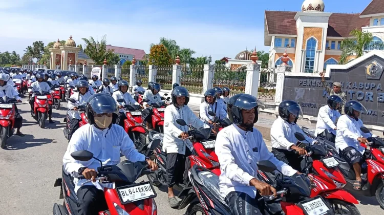 Pemkab Aceh Utara Serahkan 852 Motor Operasional Imum Gampong