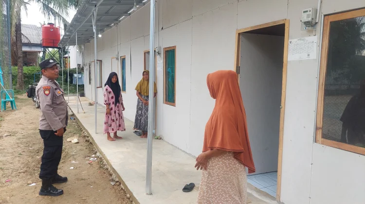 Sambangi Rumah Huntara, Pastikan Keamanan Penyintas Banjir Tetap Terjaga
