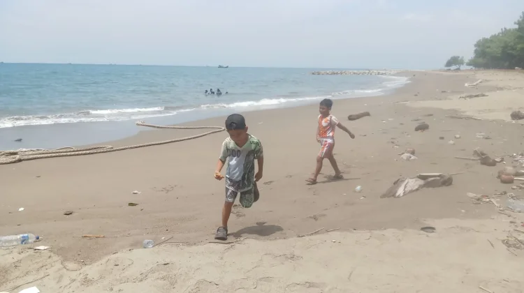 Pantai Ujong Batee Tawarkan Pesona Tenang Memikat Wisatawan