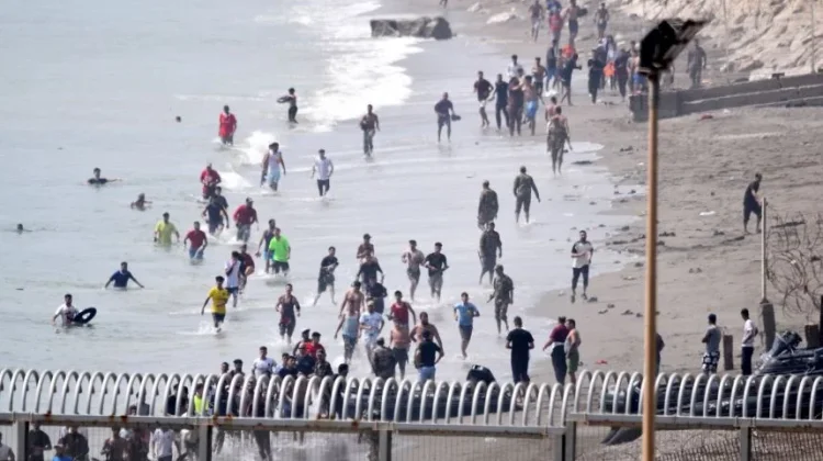 Ribuan Migran Serbu Ceuta, Spanyol Perketat Penjagaan Perbatasan