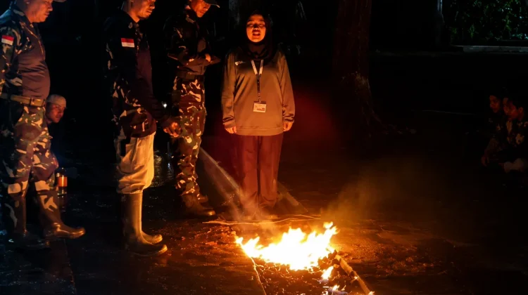 Pelatihan Fire Walk Calon Pegawai BPJS Ketenagakerjaan