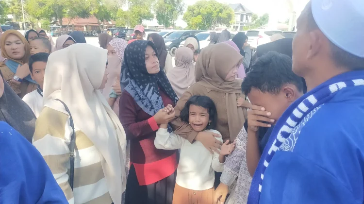 Isak Tangis Warnai Pelepasan 76 Jamaah Umrah PT Bir Ali di Mesjid Agung Bireuen