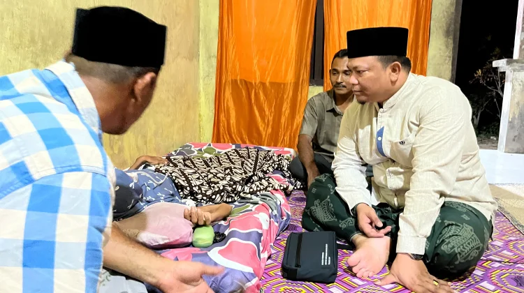 Bupati Al-Farlaky Respons Cepat Penanganan Guru Ngaji Penderita Tumor