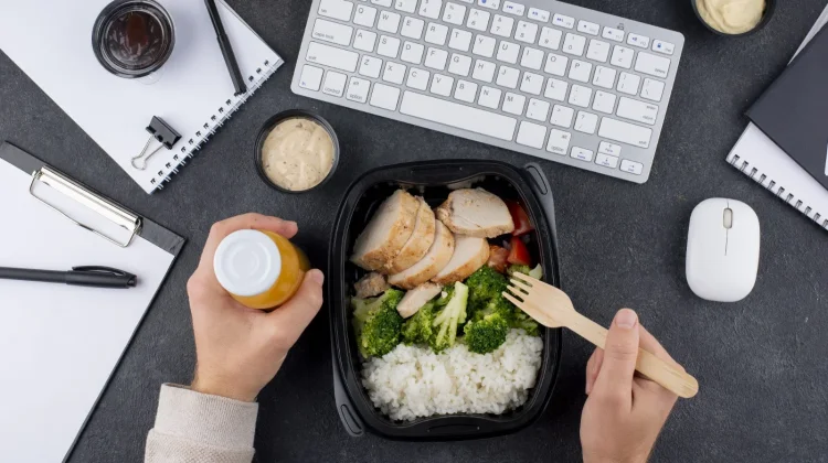 Kerja Lebih Optimal dengan Pola Makan yang Seimbang