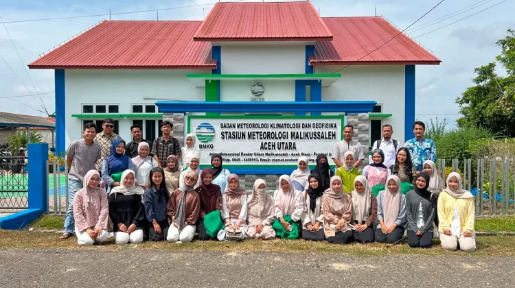 Mahasiswa Pendidikan Fisika Unimal Belajar Meteorologi di BMKG Malikussaleh