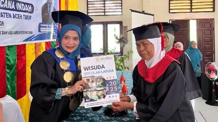 Sebanyak 53 lansia Diwisuda di Birem Bayeun Aceh Timur