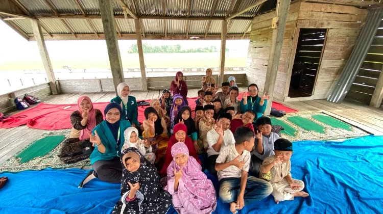 KPM 07 UIN Sultanah Nahrasyiyah Bina Keagamaan 50 Anak di Gampong Baroh Kuta Batee
