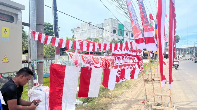 Pedagang Bendera Merah Putih Mulai Warnai Kota Lhokseumawe