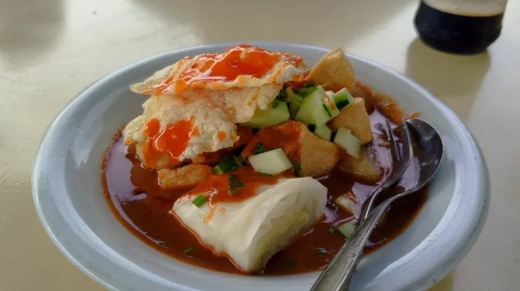 Siomay Basecamp, Pilihan Makan Siang Lezat Selain Nasi