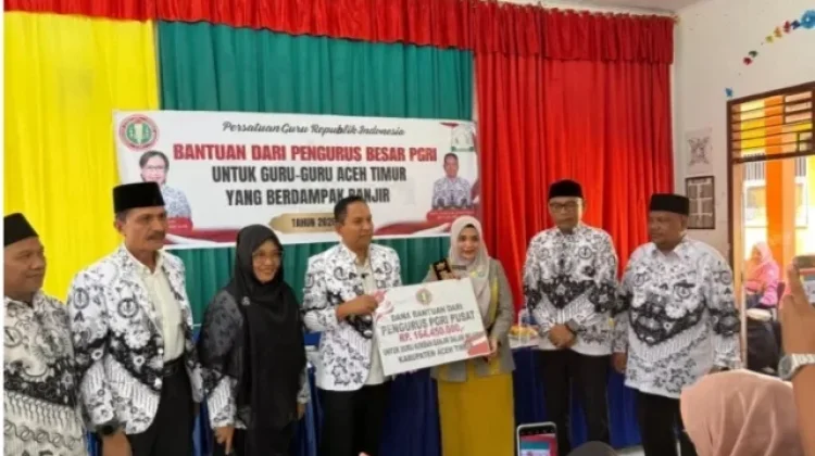 PGRI Aceh Timur Salurkan Bantuan untuk 309 Guru Korban Banjir