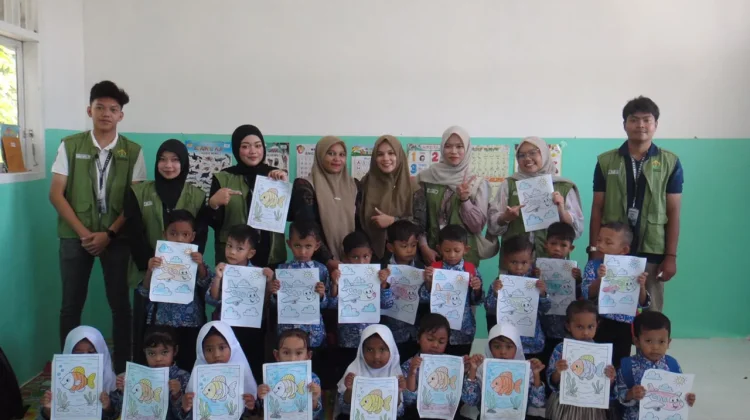Mahasiswa Unimal Edukasi Anak TK TPQ Darul ‘Ulum
