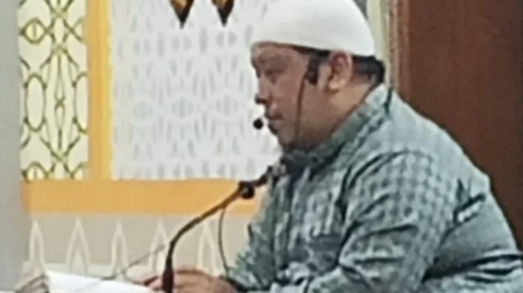 Ustaz Nazli Hasan Ingatkan Tata Cara Sujud dan Kebersihan Pakaian saat Salat
