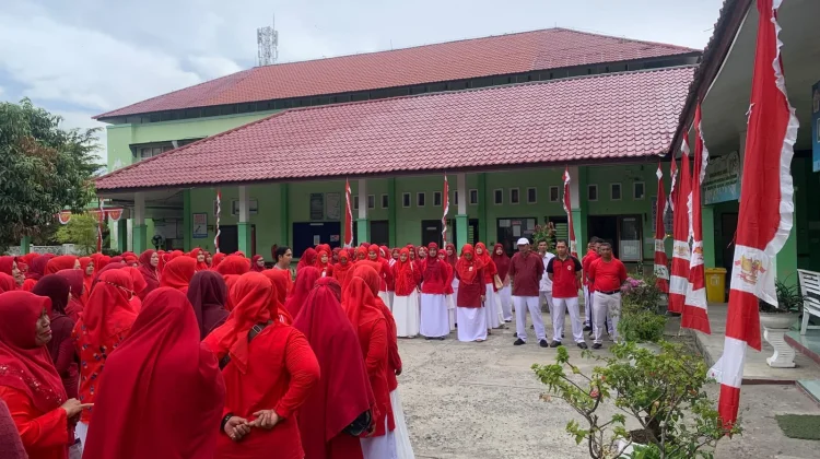 Semangat Merah Putih Warnai Layanan Puskesmas Mon Geudong