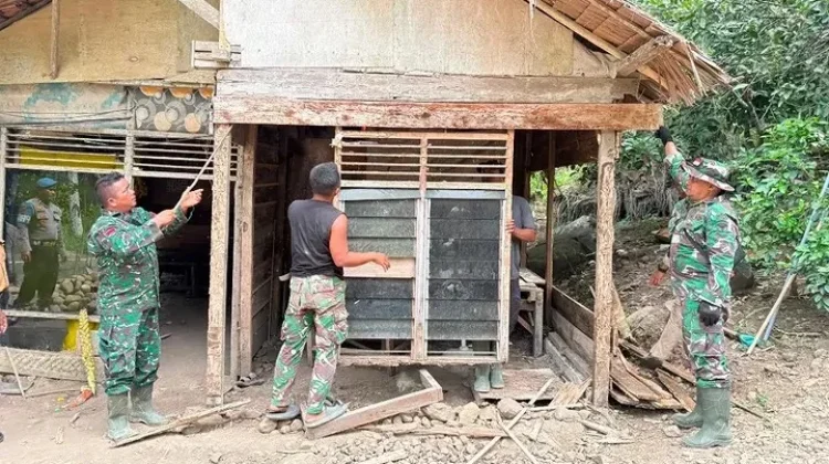 TNI Renovasi Total Rumah Guru Ngaji yang Tak Layak Huni