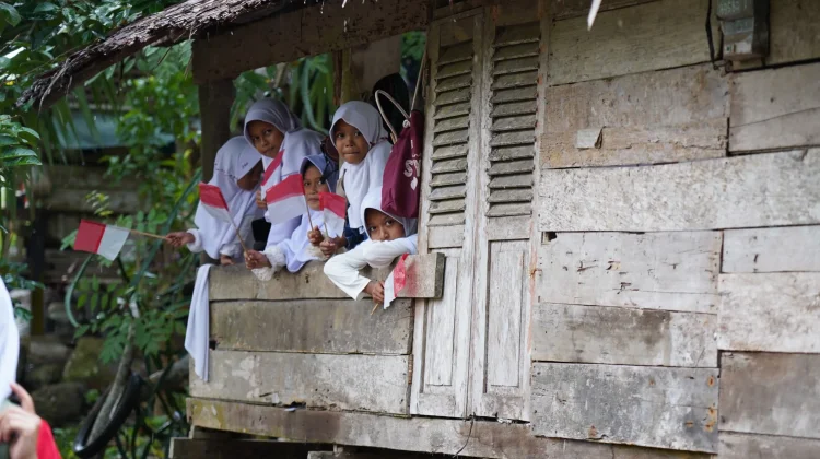 Lima Tahun Ngajar Ngaji Gratis, Katratunida Dihadiahi Jenderal TNI Rumah Baru