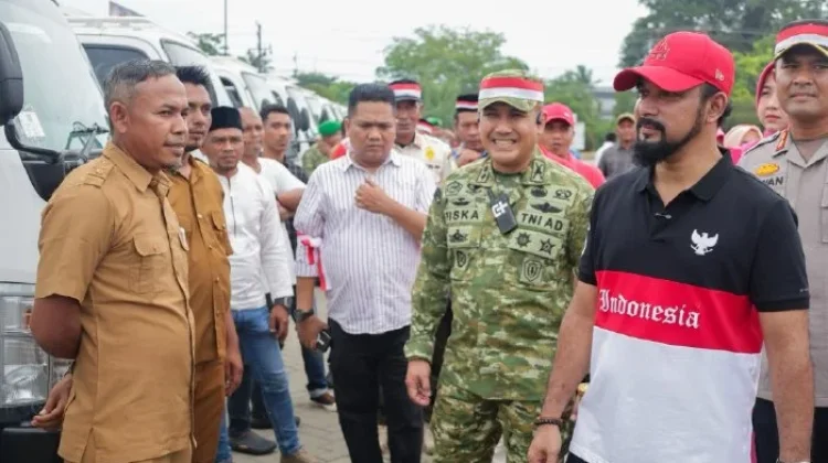 Bupati Al Farlaky Serahkan 20 Mobil Truk untuk Koperasi Desa Merah Putih