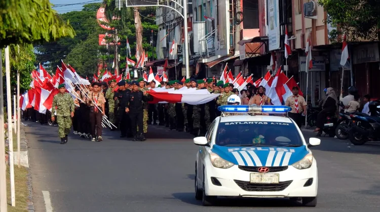 Korem 011/Lilawangsa Kobarkan Kebangsaan lewat Kirab Raksasa