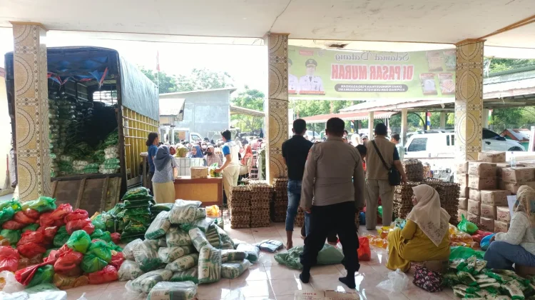Dijaga Polisi, Pasar Murah di Batuphat Barat Berjalan Aman dan Tertib