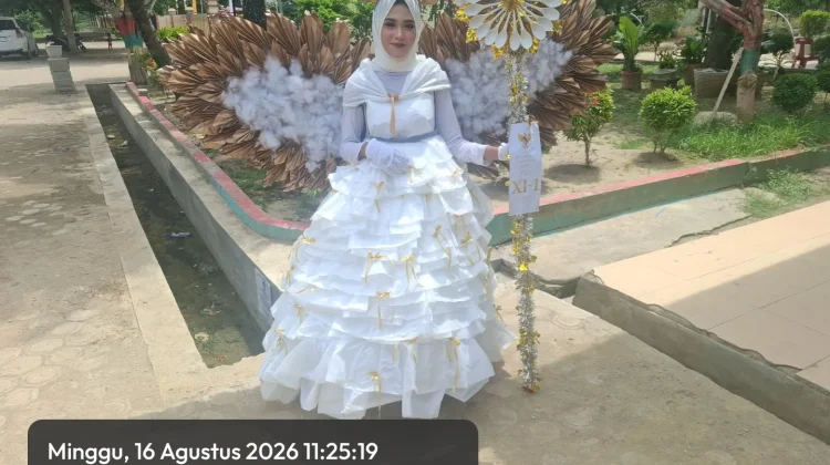 Pelajar SMAN 1 Samudera Meriahkan Karnaval HUT RI dengan Kostum Daur Ulang