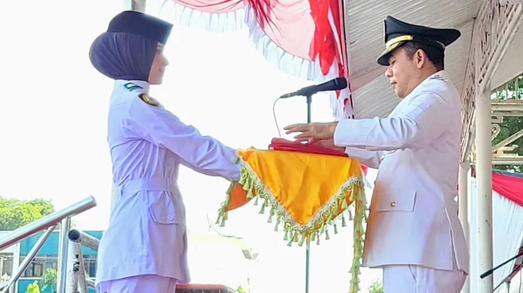Zahrarul Assyifa, Siswi SMA 1 Lhokseumawe Pembawa Baki HUT RI