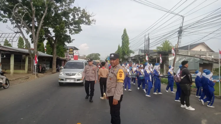 Polisi Kawal Pawai Karnaval HUT RI ke-81 di Kecamatan Samudera Aceh Utara