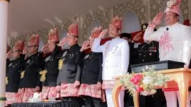 Pakaian Adat Aceh Warnai Semarak HUT ke-81 RI di Bireuen