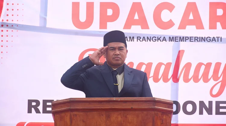Dihadiri Konsulat Luar Negeri, Direktur Misbahul Ulum Pimpin Upacara HUT RI Ke-81