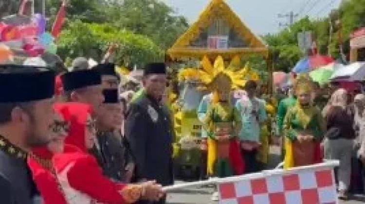 Antusias Pelajar Meriahkan Karnaval HUT ke-81 RI di Bireuen