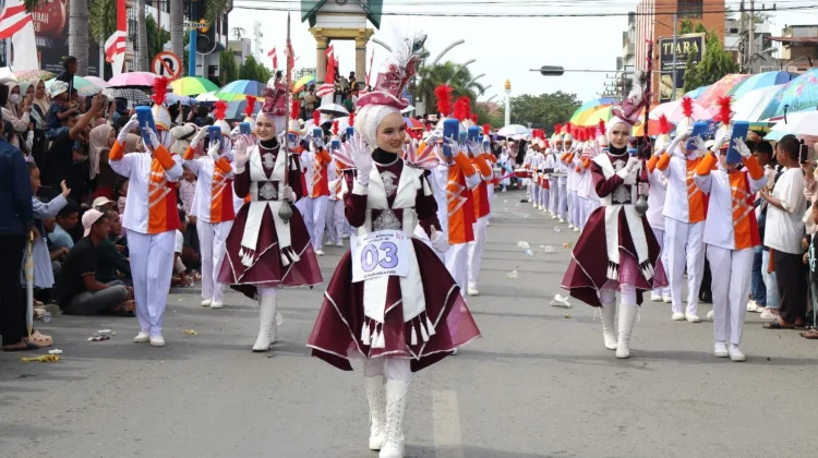 Madrasah Bireuen Banjir Prestasi di Pawai Budaya dan Drumband