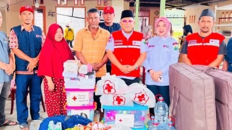 PMI Bireuen Salurkan Bantuan untuk Korban Kebakaran Mata Ie