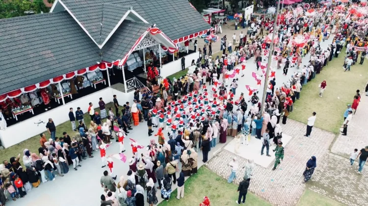 Ratusan Kelompok Sekolah Ramaikan Festival Karnaval Kemerdekaan di Lhokseumawe