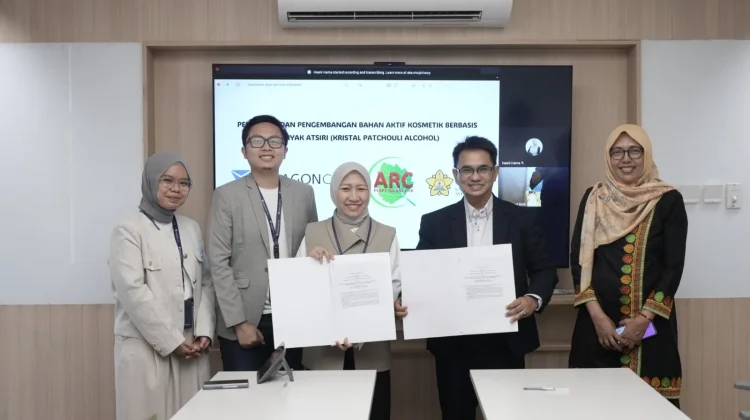 ParagonCorp dan ARC USK Kaji Potensi Nilam Aceh untuk Kosmetik
