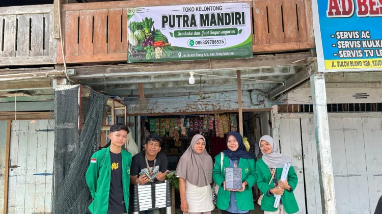 KKN Unimal Pasang Spanduk dan Data Lokasi Digital